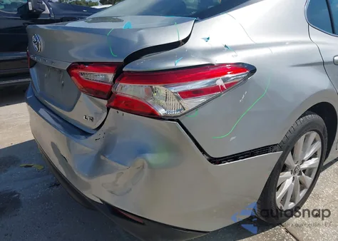 2018 Toyota Camry Le из США, поврежденный, VIN 4T1B11HK6JU672068